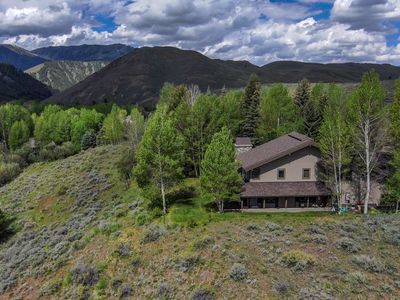 6 Huckleberry Ln