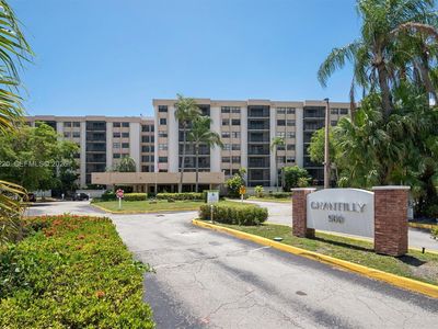 900 NE 195th St APT 414