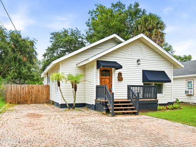813 Live Oak St
