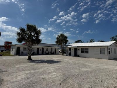 1746 S Tamiami Trl