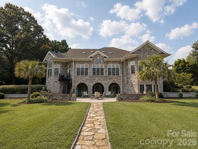 747 Shoreline Dr