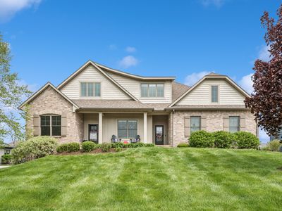 6858 Grover Station
