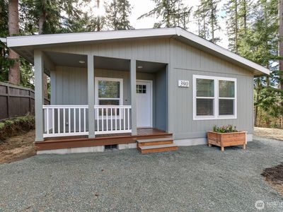 390 Ledgewood Beach Road