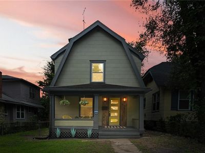 2403 E 69th Ter