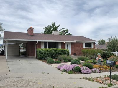 322 E Lane Cir