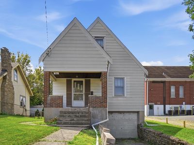 1561 McMakin Ave