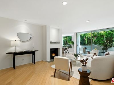 429 N Oakhurst Dr APT 203