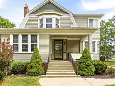 817 E Holland Ave
