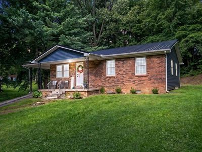 52 Homestead Ln