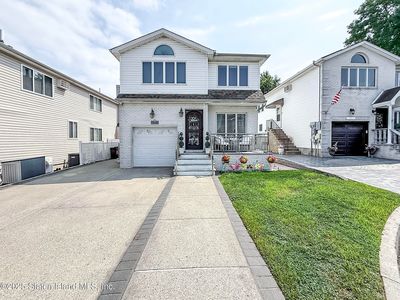 18 Lynbrook Ct