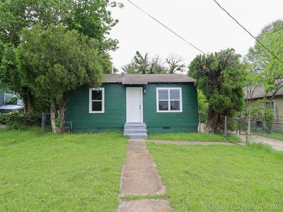 1008 E King Pl