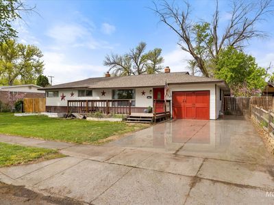 985 N 9th E