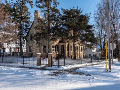 2230 Chadbourne Avenue