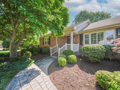 798 Sheraton Dr