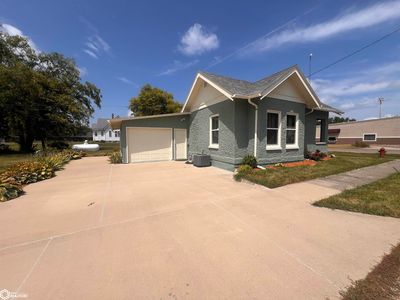 200-202 W Main St