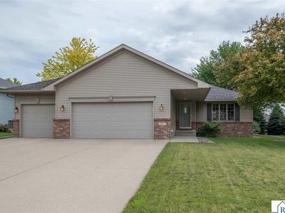 240 Grovebrook Cir