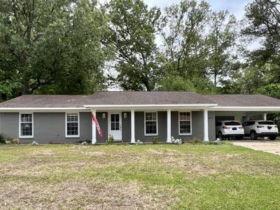 2105 Douglas McArthur Dr