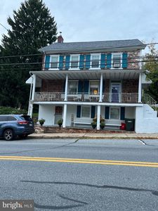 2 W Main St