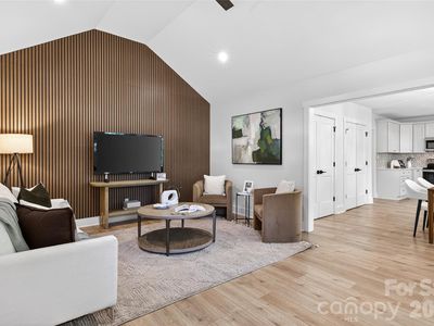 309 W Gold St