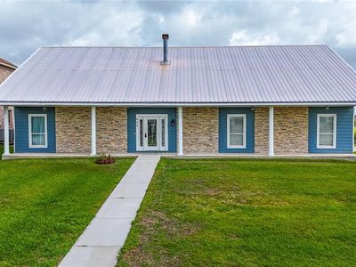 425 Moonraker Dr