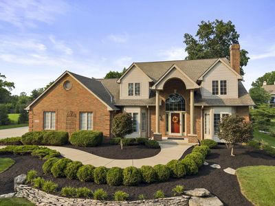 2227 Ashbury Close