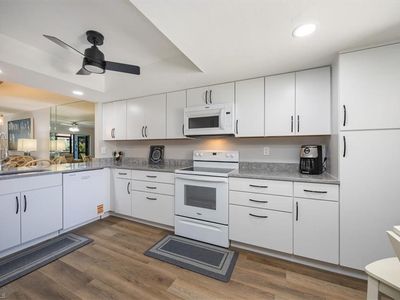 527 Lake Louise Cir UNIT 101