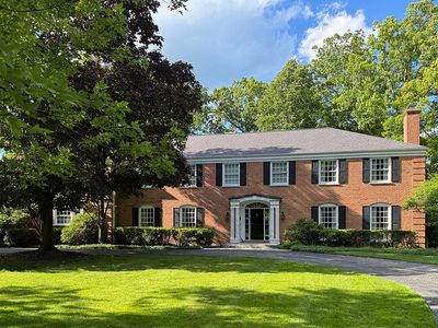 560 Lakeland Dr