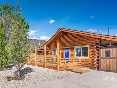 2210 Glen View Dr