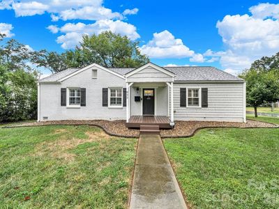 835 Everett Pl
