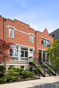 1350 W Wrightwood Ave