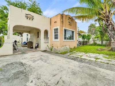 1122 NW 38th St