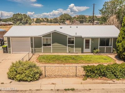 612 Honeylocust St