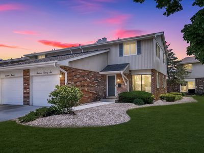 Property at 1696 Darwin Ct, Wheaton, IL