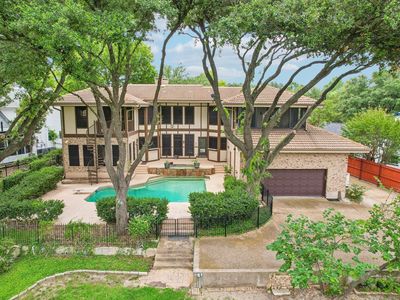 128 Sceptre Dr