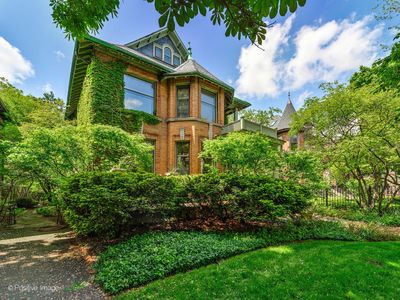 2330 N Kedzie Blvd