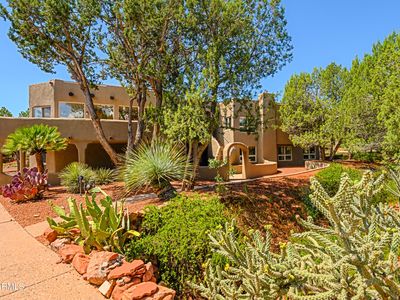 385 FOOTHILLS SOUTH Drive