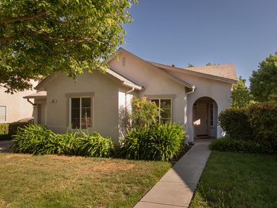 202 Meandering Ln