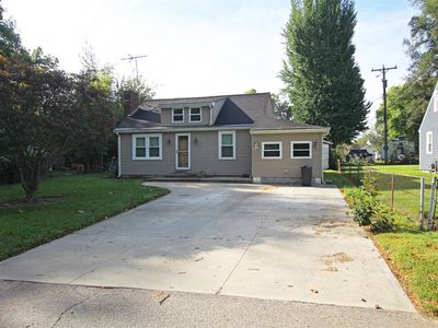 11 Narcissus Dr