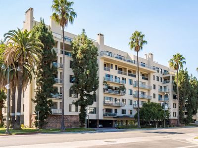 4460 Wilshire Blvd APT 207