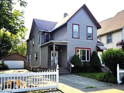 1858 W 45th St