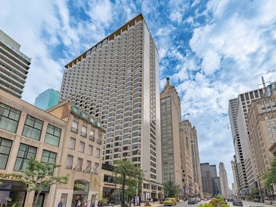535 N Michigan Ave APT 2003