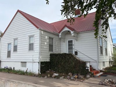 410 E A St