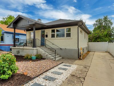216 E Whitlock Ave