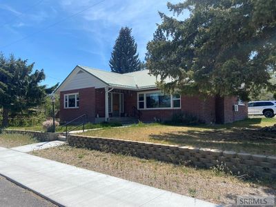 220 N 9th St