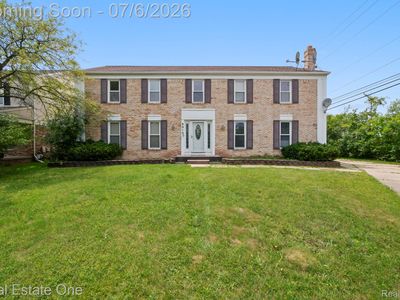 Property at 5510 Greenbriar Dr, West Bloomfield, MI