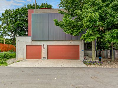 515 E 62nd Pl
