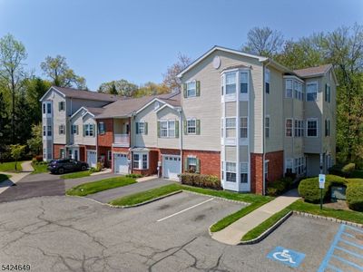 25 Windsor Dr