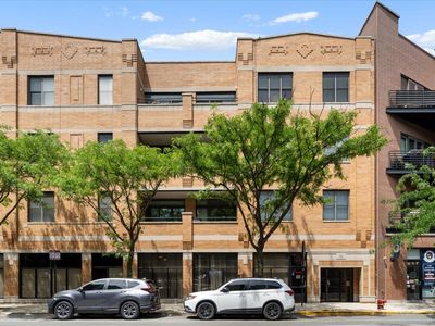 2040 W Belmont Ave APT 302