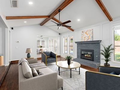 1109 Roaring Springs Dr