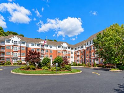 250 Main St Unit 402